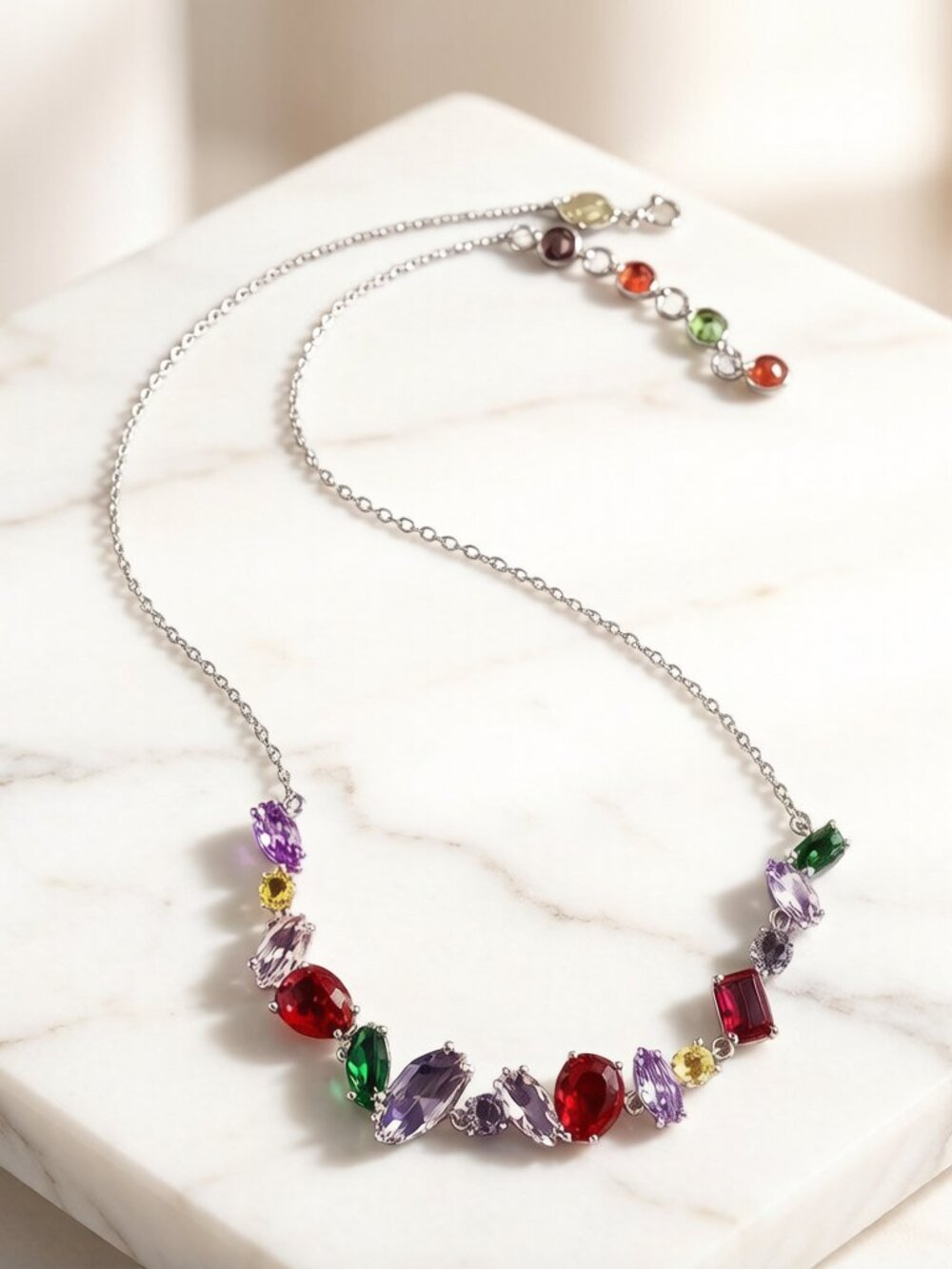 Swarovski new dopamine-colored geometric diamond-encrusted necklace
